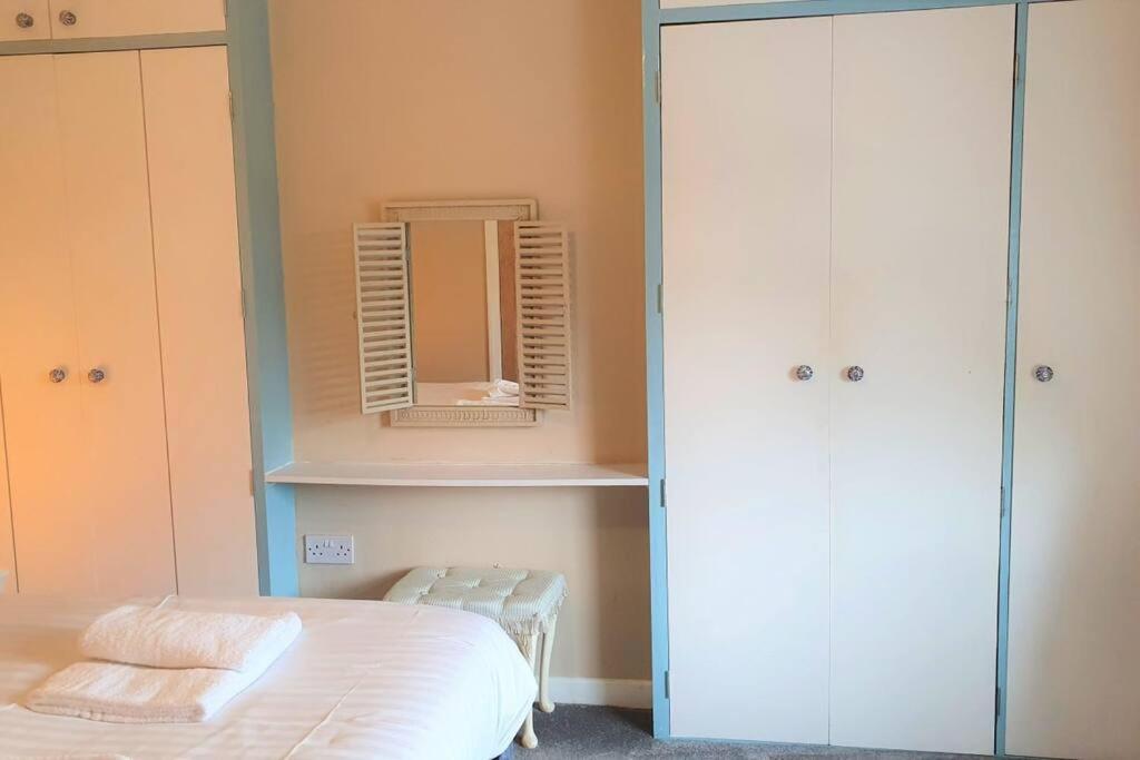 5 Bed, 2 Bath Home + Terrace, Garden & Parking Σουίντον Εξωτερικό φωτογραφία
